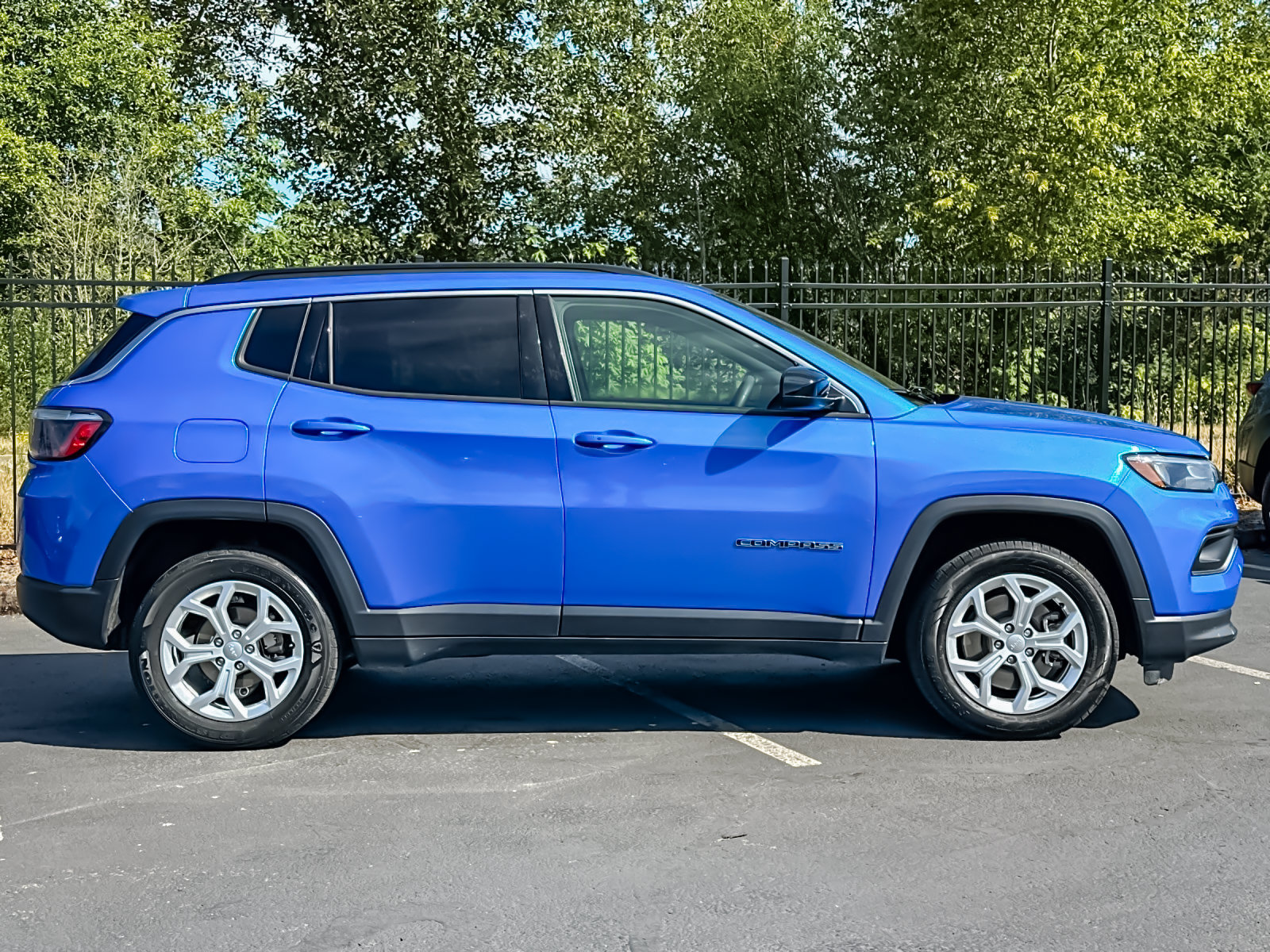 Used 2024 Jeep Compass Latitude AWD/4WD image 3