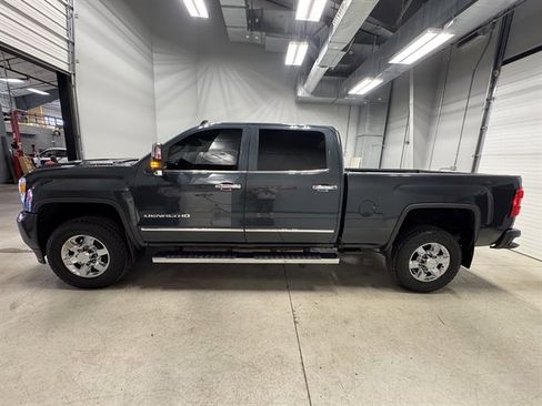 Used 2018 GMC Sierra 3500 Denali w/ Duramax Plus Package image 4