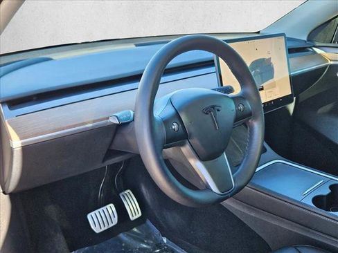 Used 2023 Tesla Model Y Performance image 10