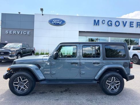 Used 2024 Jeep Wrangler Unlimited Sahara AWD/4WD image 4