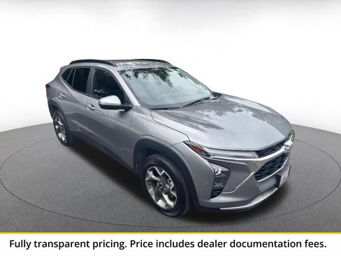 Used 2025 Chevrolet Trax LT w/ LT Convenience Package FWD image 1