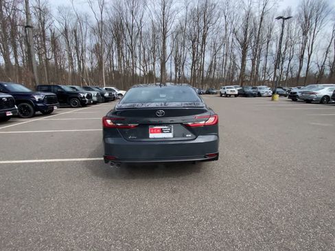 Used 2025 Toyota Camry SE image 14