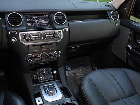 Used 2015 Land Rover LR4 HSE image 10
