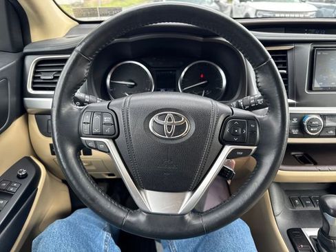 Used 2015 Toyota Highlander Plus AWD/4WD image 14