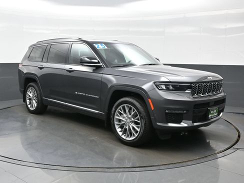 Used 2025 Jeep Grand Cherokee L Summit w/ MOPAR Finishing Package AWD/4WD image 11