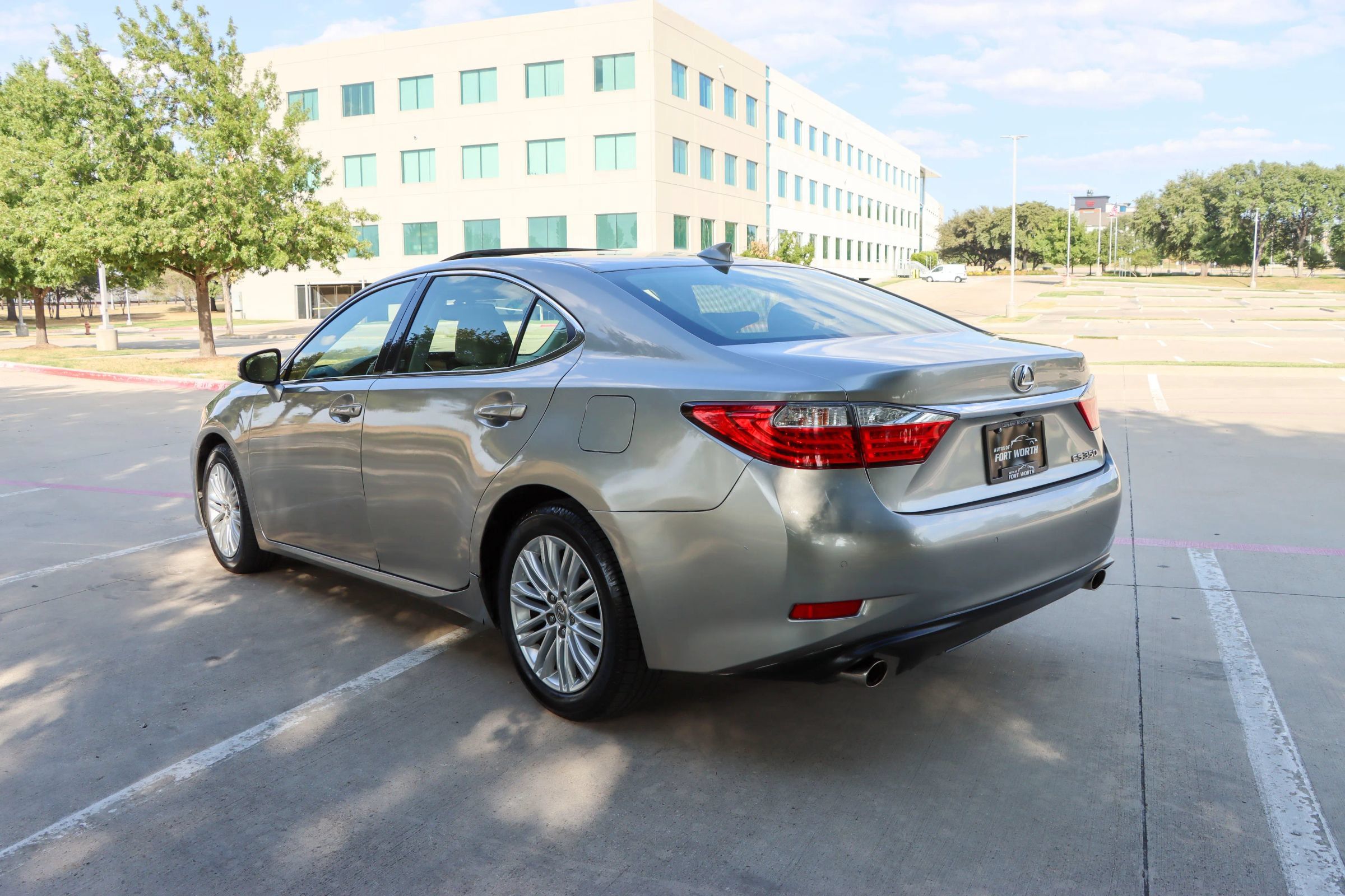 Used 2015 Lexus ES 350 w/ Luxury Package FWD image 5