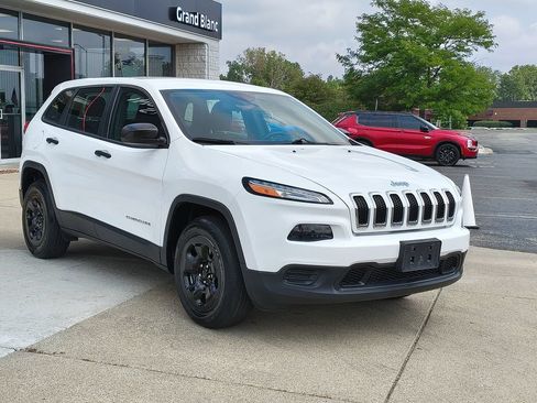 Used 2016 Jeep Cherokee Sport w/ Cold Weather Group AWD/4WD image 3