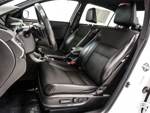 Used 2017 Honda Accord Sport image 5