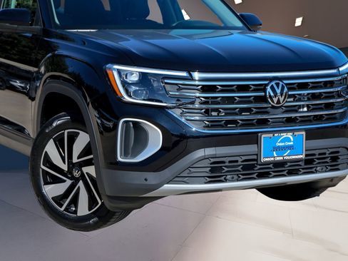 New 2026 Volkswagen Atlas SE FWD image 3
