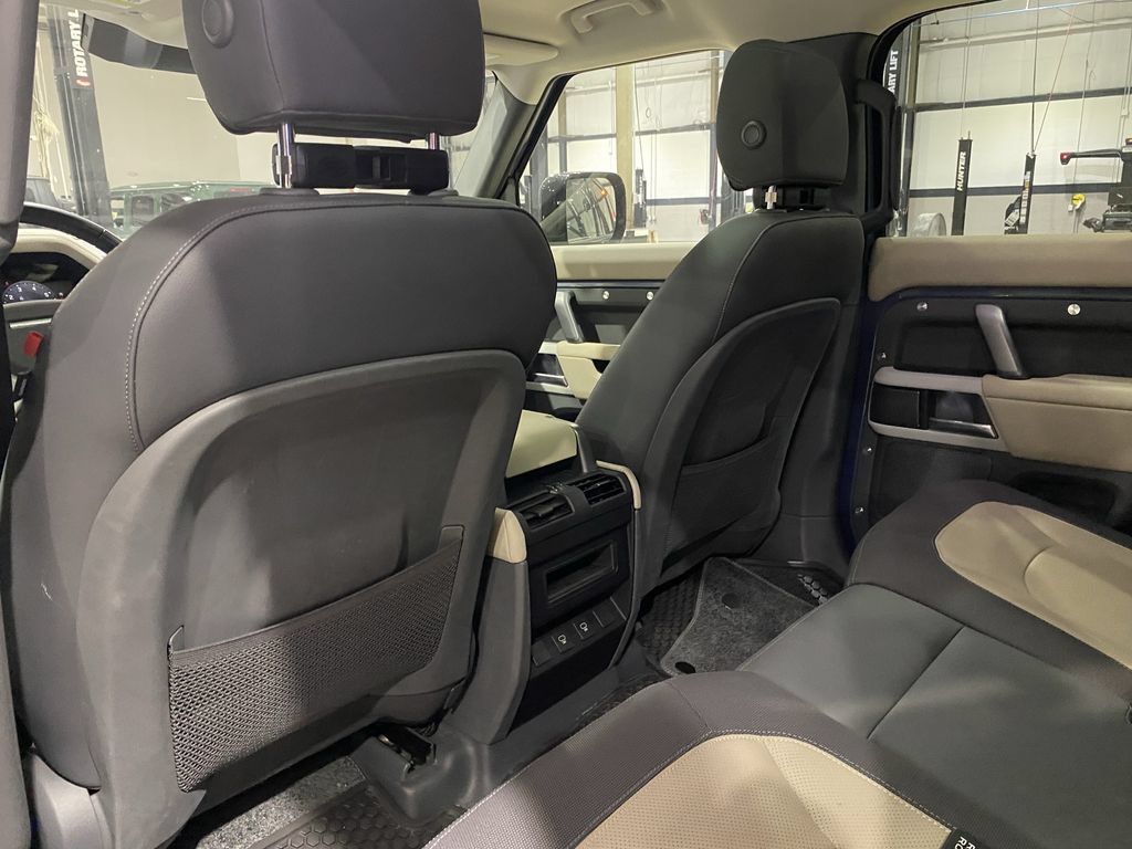 Used 2024 Land Rover Defender 110 X-Dynamic SE AWD/4WD image 23