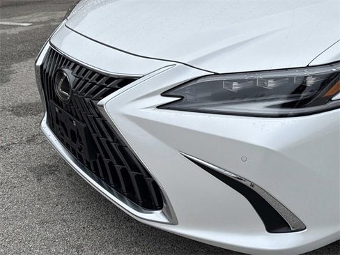 Certified 2025 Lexus ES 300h Ultra Luxury image 10