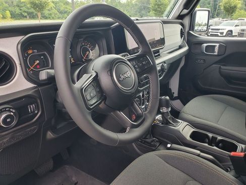 Used 2025 Jeep Wrangler Unlimited Sport AWD/4WD image 10