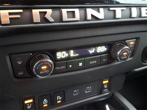 Used 2025 Nissan Frontier SV w/ SV Convenience Package image 19
