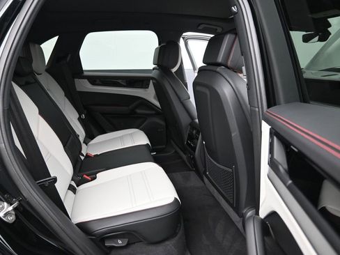 New 2026 Porsche Cayenne image 18