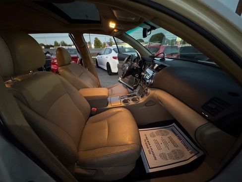 Used 2012 Toyota Highlander SE image 9