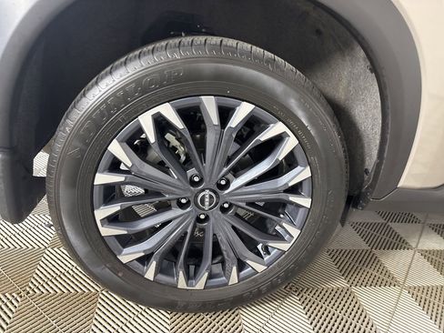 Used 2025 Nissan Rogue SL w/ Tech Package image 32