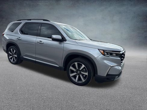 Used 2023 Honda Pilot Touring image 7