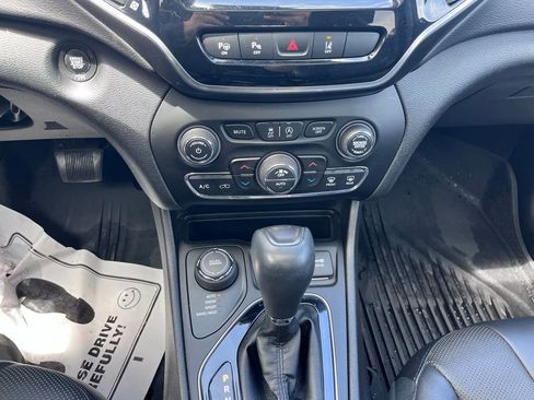 Used 2019 Jeep Cherokee Limited w/ Luxury Group AWD/4WD image 18