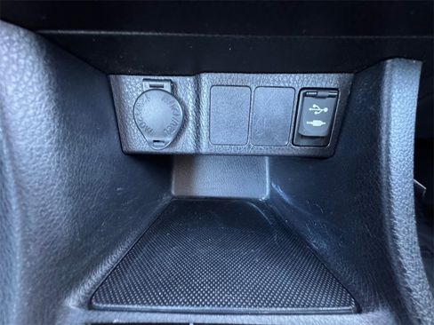 Used 2017 Toyota Corolla LE image 27