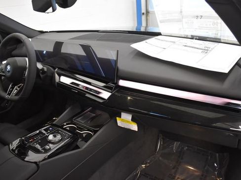 New 2027 BMW i5 xDrive40 w/ M Sport Package AWD/4WD image 18