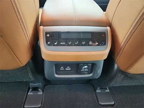 Used 2024 Nissan Pathfinder Platinum w/ Cargo Package image 37