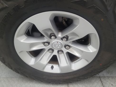 Used 2020 RAM 1500 Laramie AWD/4WD image 31
