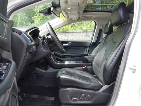 Used 2019 Ford Edge Titanium w/ Cold Weather Package AWD/4WD image 12