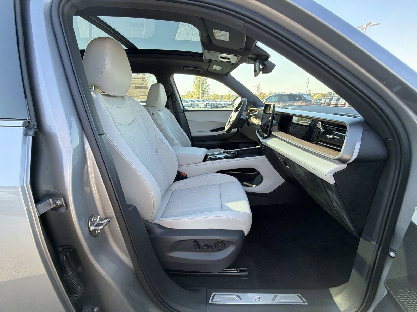 New 2027 Volkswagen Atlas SEL R-Line AWD/4WD image 27
