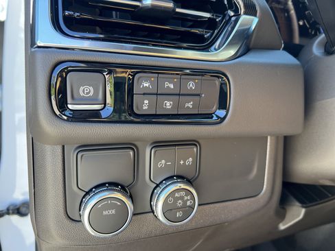 New 2026 GMC Yukon XL Elevation image 36