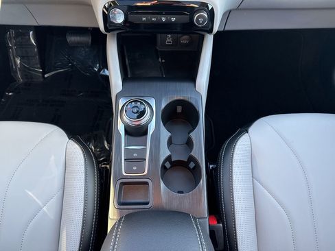 New 2025 Ford Escape SE w/ PHEV Premium Package FWD image 30