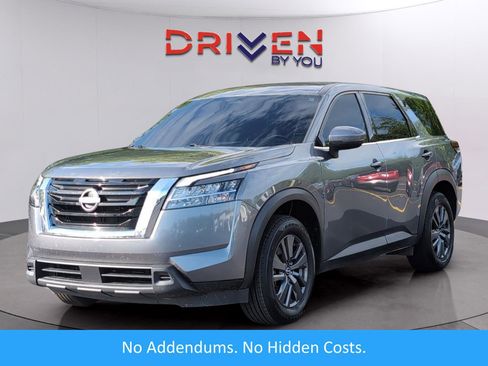 Used 2022 Nissan Pathfinder S FWD image 1