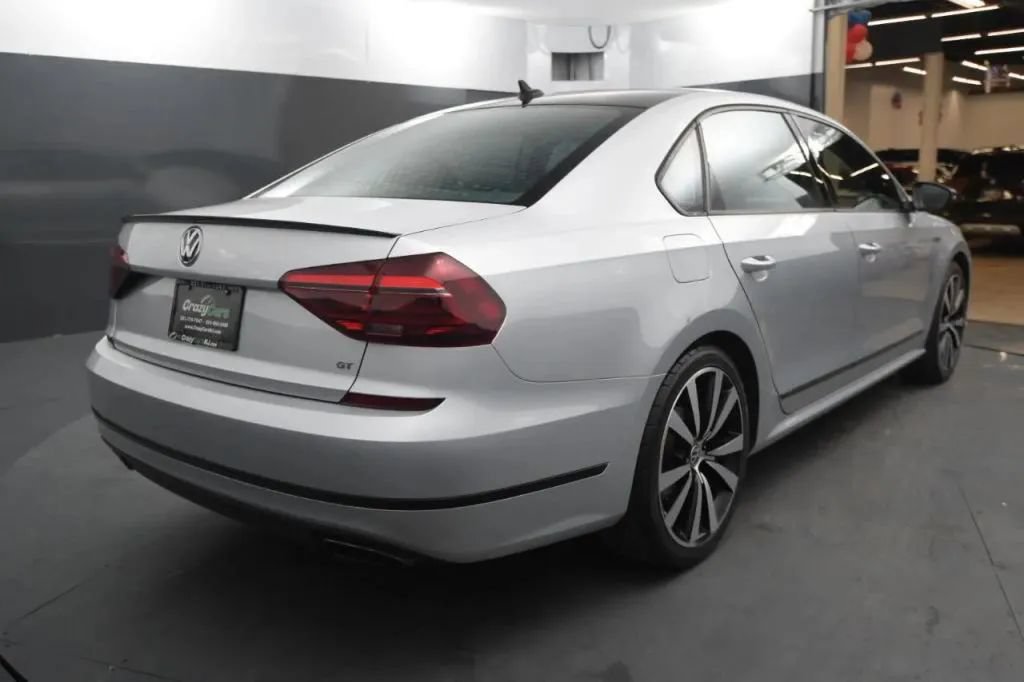 Used 2018 Volkswagen Passat GT FWD image 5