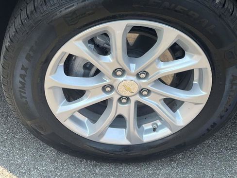 Used 2019 Chevrolet Equinox LT FWD image 14