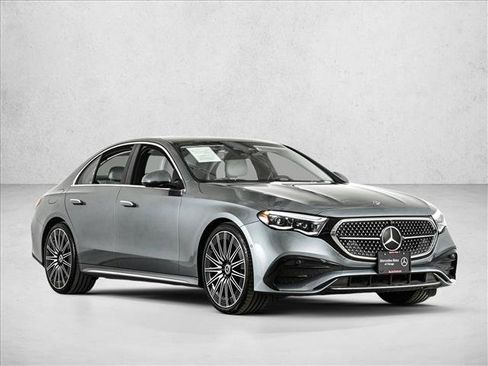 Used 2024 Mercedes-Benz E 350 4MATIC Sedan image 3