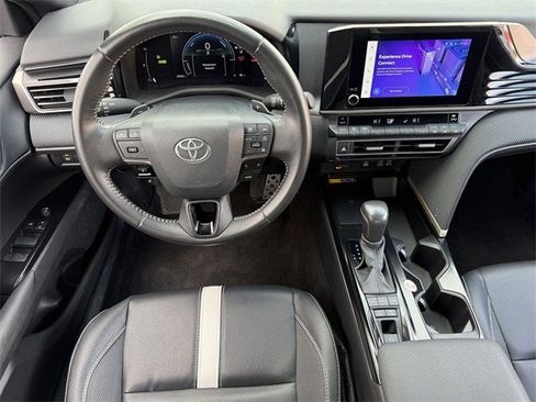 Used 2025 Toyota Camry SE image 11