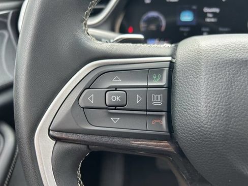Used 2023 Jeep Grand Cherokee L Laredo AWD/4WD image 17
