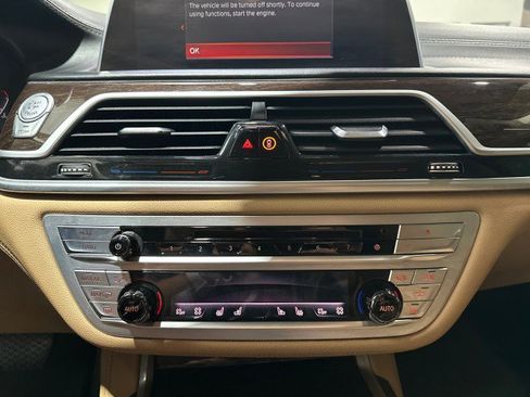 Used 2020 BMW 750i xDrive w/ Executive Package AWD/4WD image 60