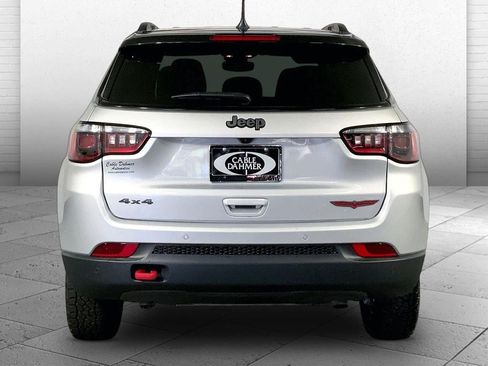 Used 2025 Jeep Compass Trailhawk AWD/4WD image 3