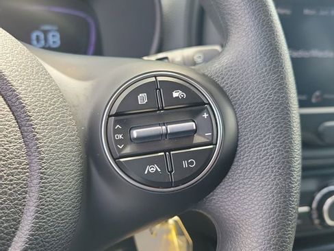 Used 2025 Kia Soul LX w/ LX Technology Package FWD image 19
