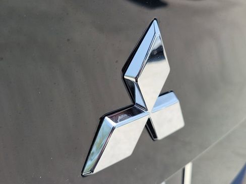 New 2025 Mitsubishi Outlander SE image 8
