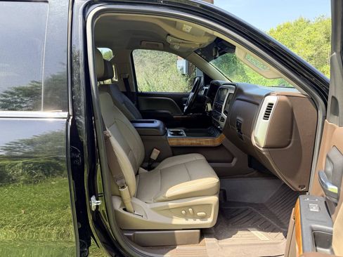 Used 2018 GMC Sierra 1500 SLT w/ Enhanced Driver Alert Package RWD image 15