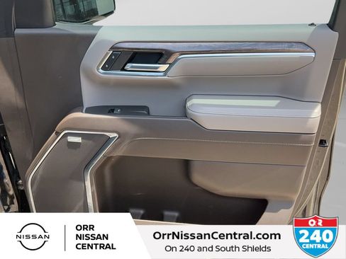 Used 2023 Chevrolet Silverado 1500 LTZ w/ Technology Package AWD/4WD image 10