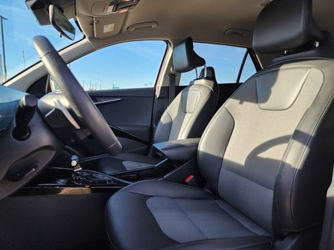 Certified 2024 Kia Niro EX image 10