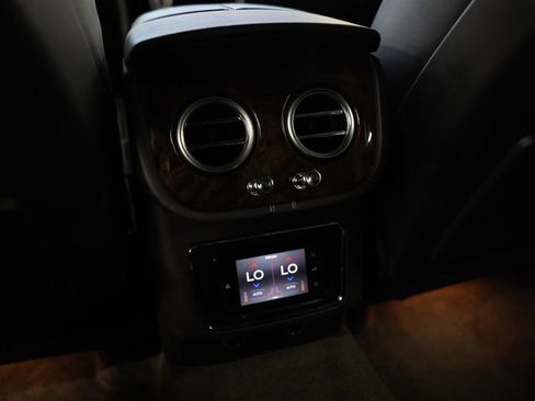Used 2018 Bentley Bentayga Onyx Edition AWD/4WD image 31