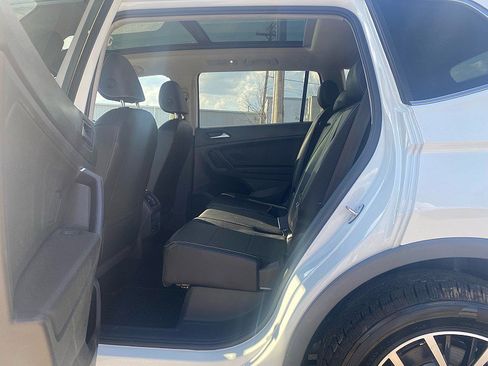Used 2021 Volkswagen Tiguan SE w/ Panoramic Sunroof Package image 26
