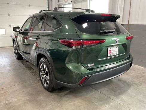 Used 2023 Toyota Highlander XLE image 4