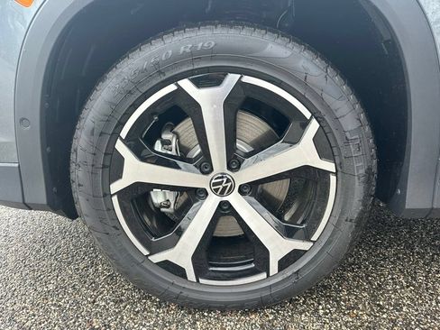 New 2026 Volkswagen Tiguan SE AWD/4WD image 25