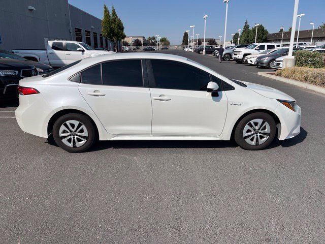 Used 2021 Toyota Corolla LE FWD image 2