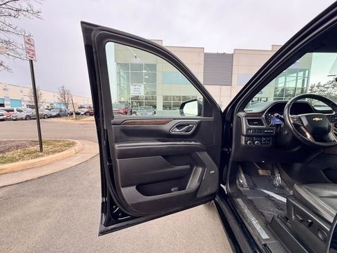 Used 2021 Chevrolet Tahoe High Country w/ Premium Package AWD/4WD image 35