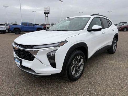 New 2026 Chevrolet Trax LT image 4